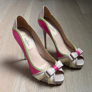 Valentino Garavani Pink and Cream Heels with Bow Accent Size 37